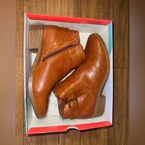 BareTraps Whiskey Maci Booties Acorn BROWN Size 10 wide